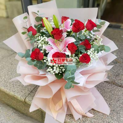 广安11朵红玫瑰百合，全世界里只有一个你